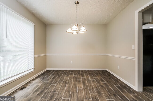 Building Photo - 701 Jamestown Pl