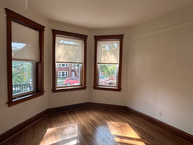 Living Room - 3248 N Lawndale Ave