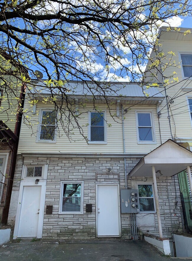 Building Photo - 266 Verona Ave