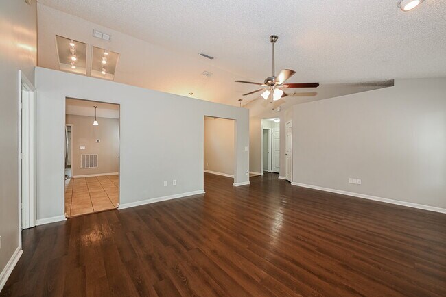 Foto del edificio - 3123 Olde Sutton Parke Dr