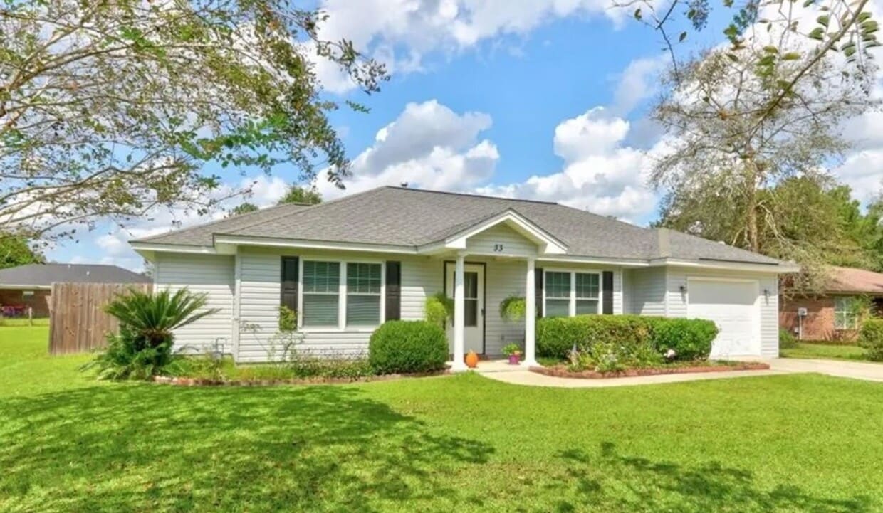 Primary Photo - Charming 3 Bed / 2 Bath Home with Split Fl...