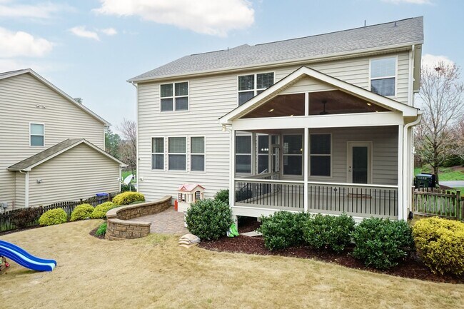 Building Photo - Gorgeous LARGE Family Home!