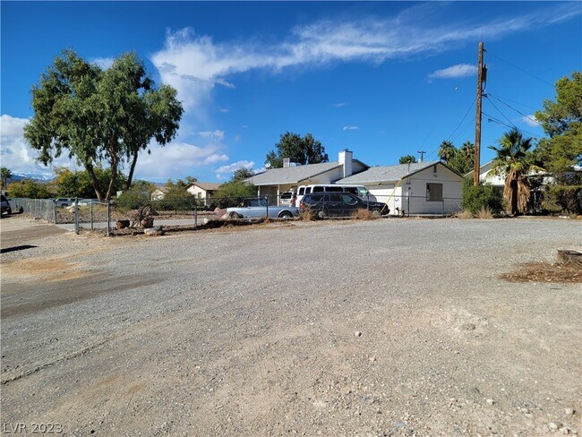 Building Photo - 4508 W San Miguel Ave
