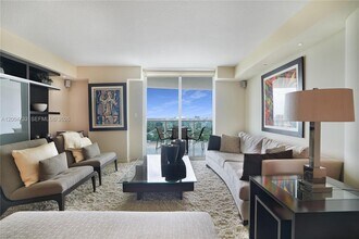Building Photo - 2101 Brickell Ave