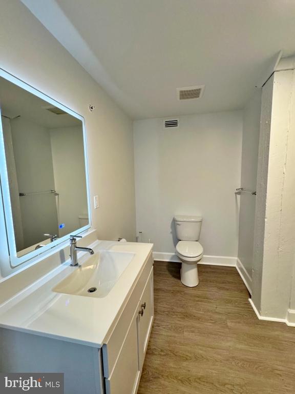 Foto del edificio - 50 N Duke St