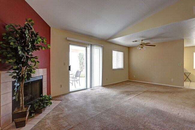 Building Photo - Lovely Home!