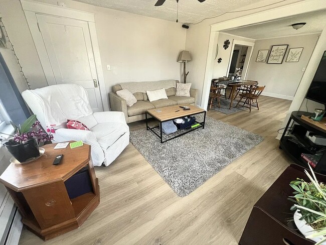 Living Room - 11 Montgomery Ave