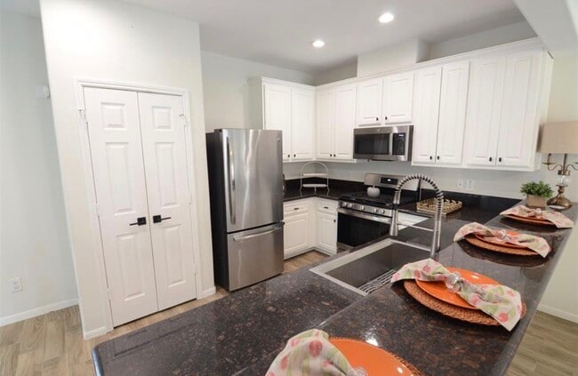 Foto del edificio - 2201 Naomi St