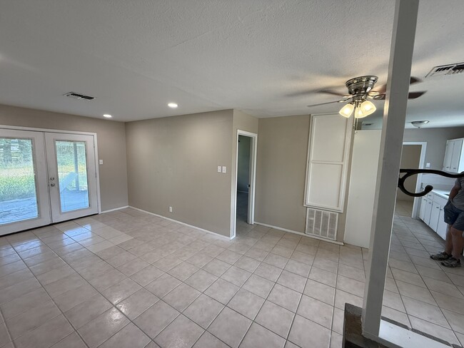 Building Photo - 1907 Oklahoma St