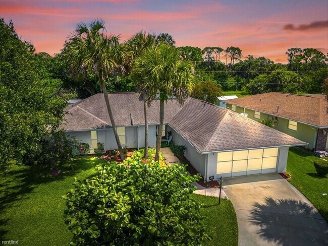Building Photo - 3 br, 2 bath House - 313 R Evergreen Stree...