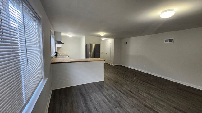 Building Photo - Pleasant Valley Shopping Center Residential