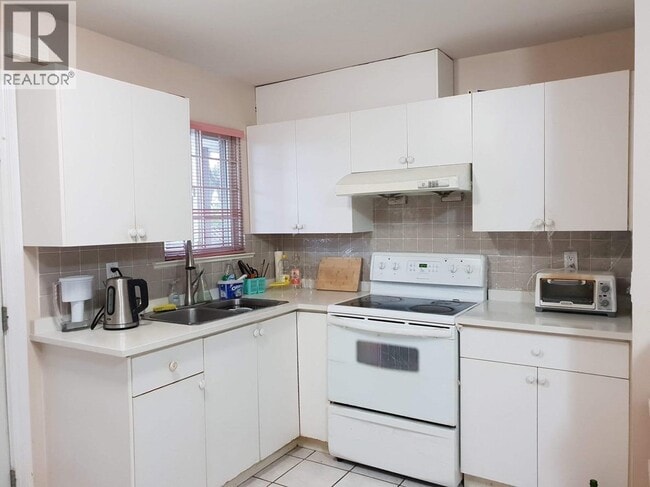 Photo du bâtiment - 33XX Wellington Ave