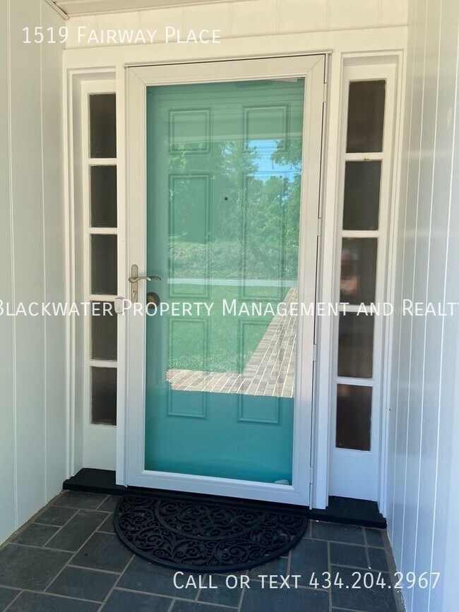 Foto del edificio - 1519 Fairway Pl