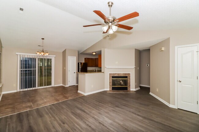 Foto del edificio - 11416 Northwoods Forest Dr
