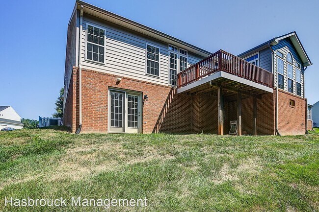 Foto del edificio - 121 Whispering Woods Pl