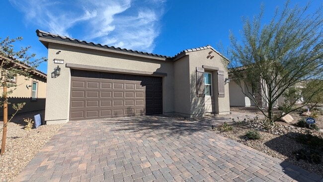 Foto del edificio - Immaculate 3 Bedroom Furnished Smart Home in Lake Las Vegas – A Tranquil Desert Oasis