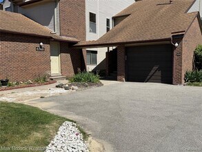 Building Photo - 6560 Ridgefield Cir