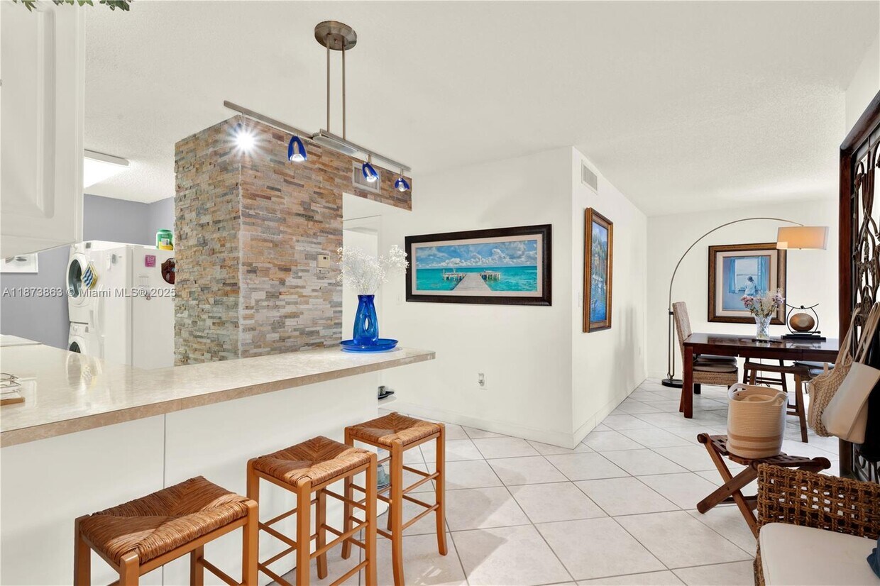 Foto principal - 5055 NW 7th St
