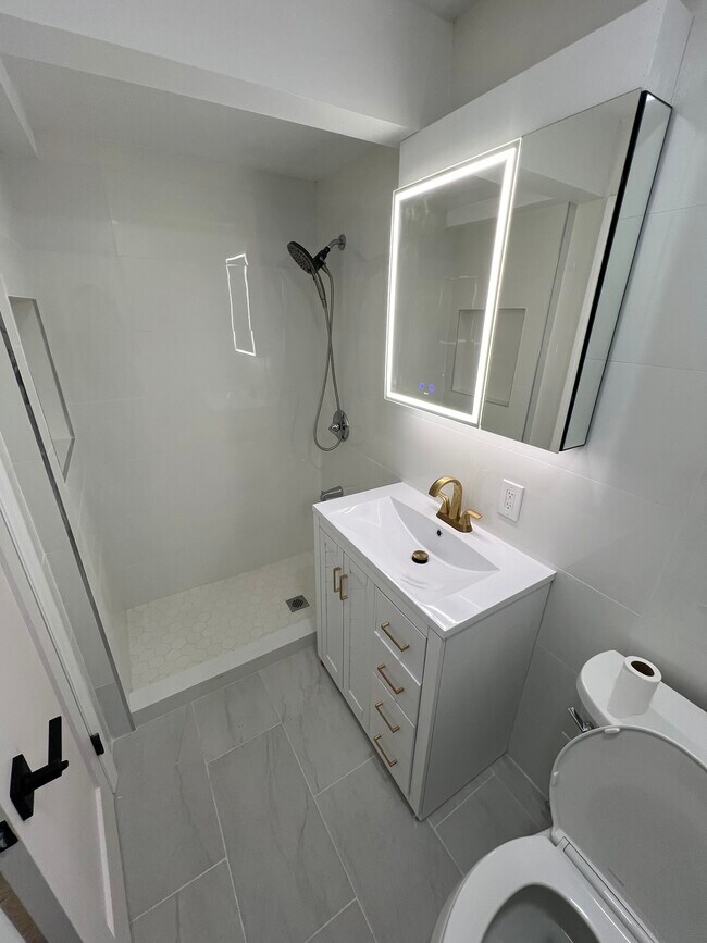 Baño del primer piso - 6 Thomas St