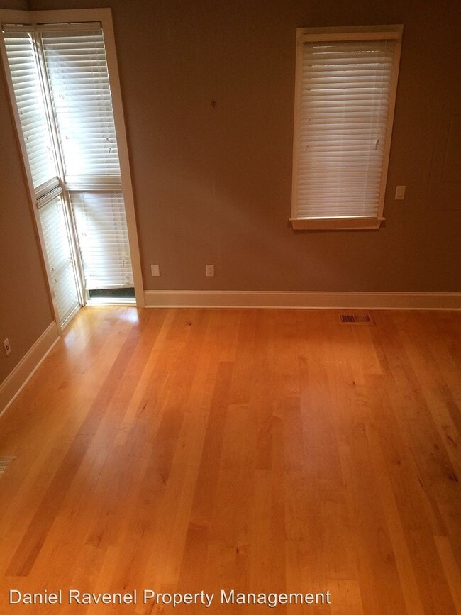 Building Photo - 28 Cannon St