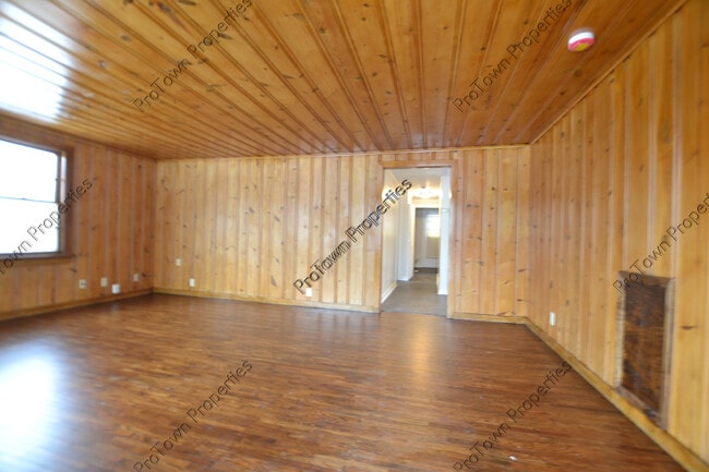 Building Photo - 329 White Ave