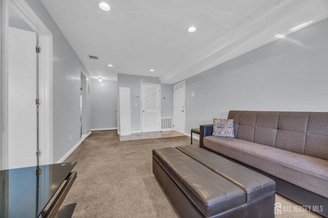 Building Photo - 393 College Dr