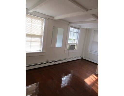 Building Photo - 216 Irving St