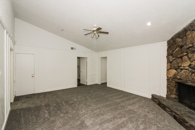 Foto del edificio - 6218 Ridgeline Dr