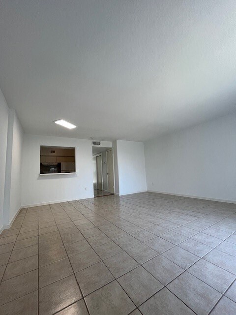 Foto del edificio - 6201 Ranchester Dr