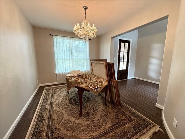 Foto del edificio - 3707 Parkcrest Ct