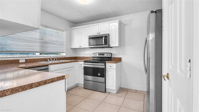 Foto del edificio - 4 br, 3 bath House - 19241 NW 14th St