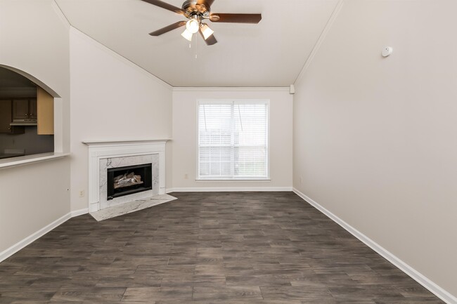 Foto del edificio - 4112 Fairway View Cir E