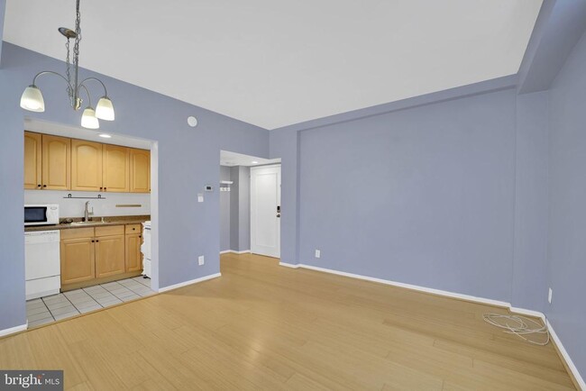 Building Photo - 1133 13th St NW