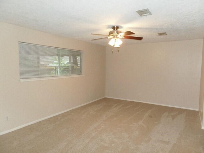 Foto del edificio - 8110 Amurwood Dr