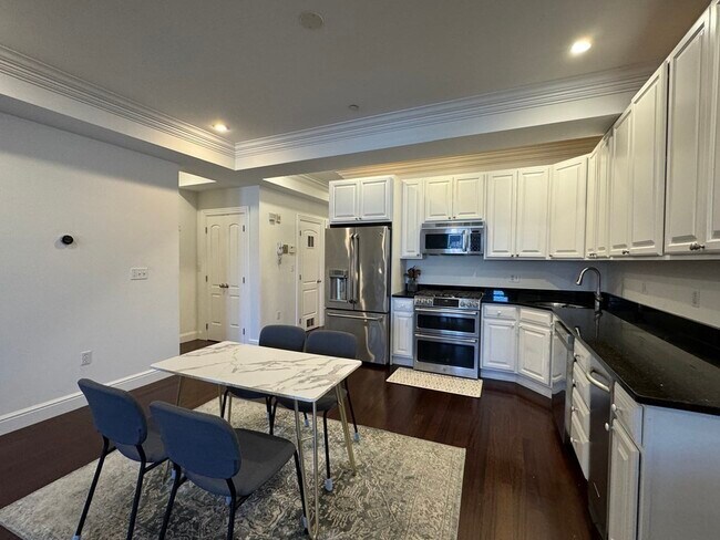 Foto del edificio - 525 E 2nd St