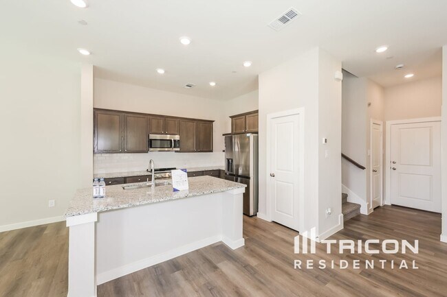 Building Photo - 305 Northall Ct