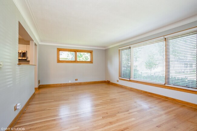 Building Photo - 470 N Evergreen Ave