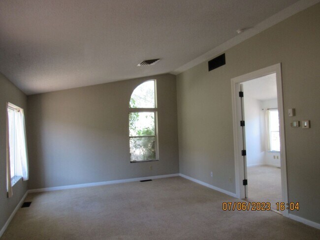 Foto del edificio - PRICE REDUCED! COMFORTABLE, SINGLE FAMILY HOME!