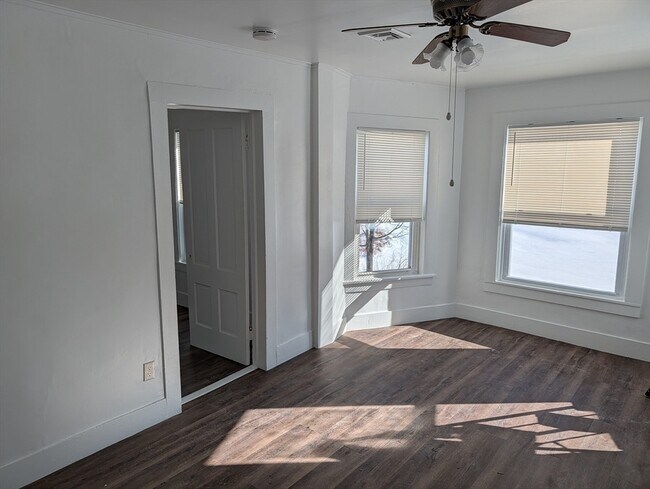 Foto del edificio - 9 Turnpike Rd