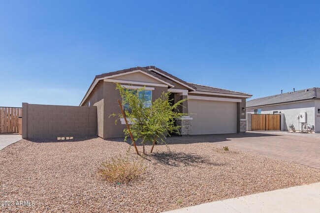 Building Photo - 26422 N Thornhill Dr