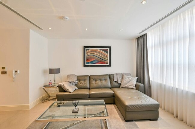 Foto del edificio - 2155 Chester Dr