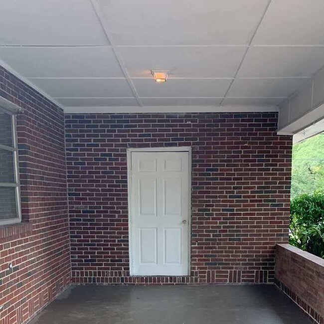 Foto del edificio - 3 Bed/ 2 Bath Home in Eastlake – Pet-Friendly