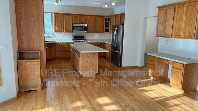 Building Photo - 10451 Glen Eagle Cir