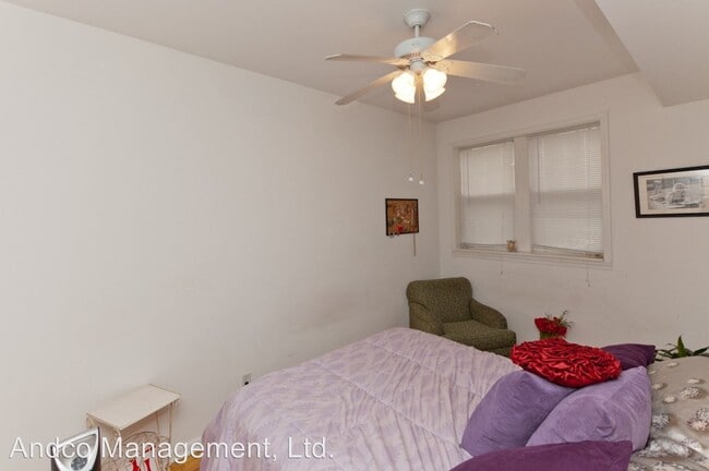 Building Photo - 1900 W Berteau Ave