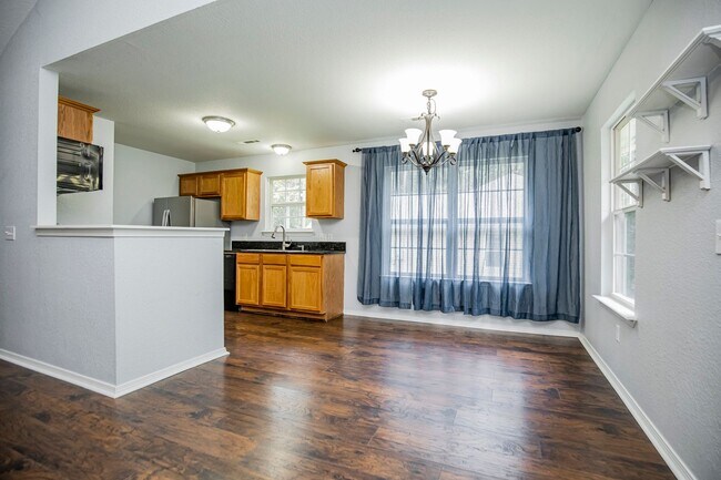 Building Photo - ***1st Months Rent Paid ***