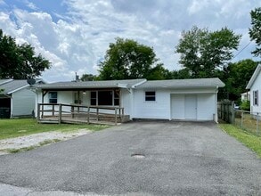 Building Photo - 105 S Iris Dr
