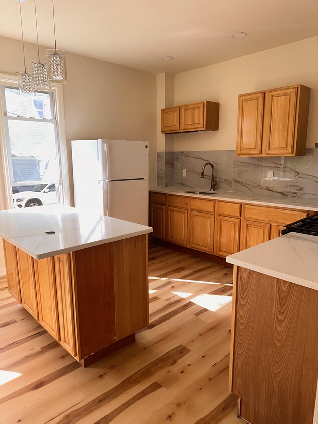 Primary Photo - 74 Ashland Ave