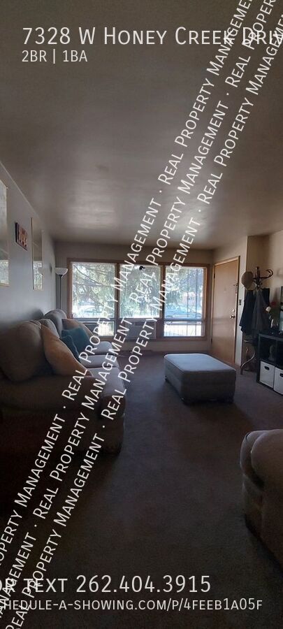 Building Photo - Spacious 2 Bedroom Lower Apartment