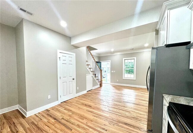 Building Photo - 1130 W High St