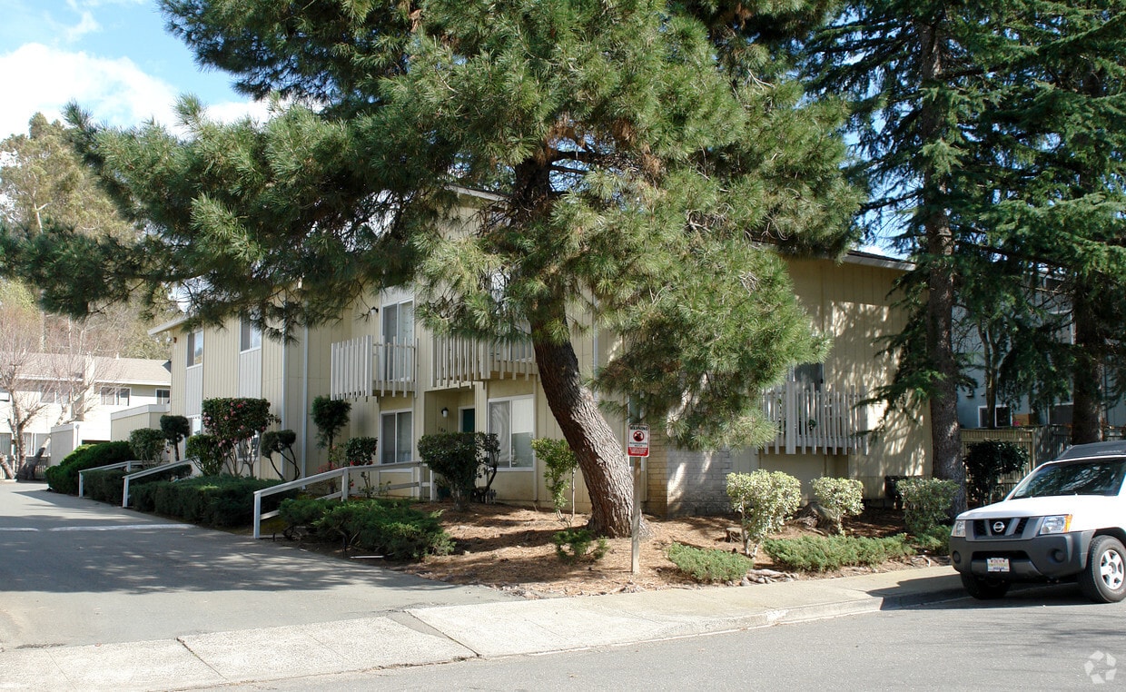 Building Photo - Jack London Townhomes